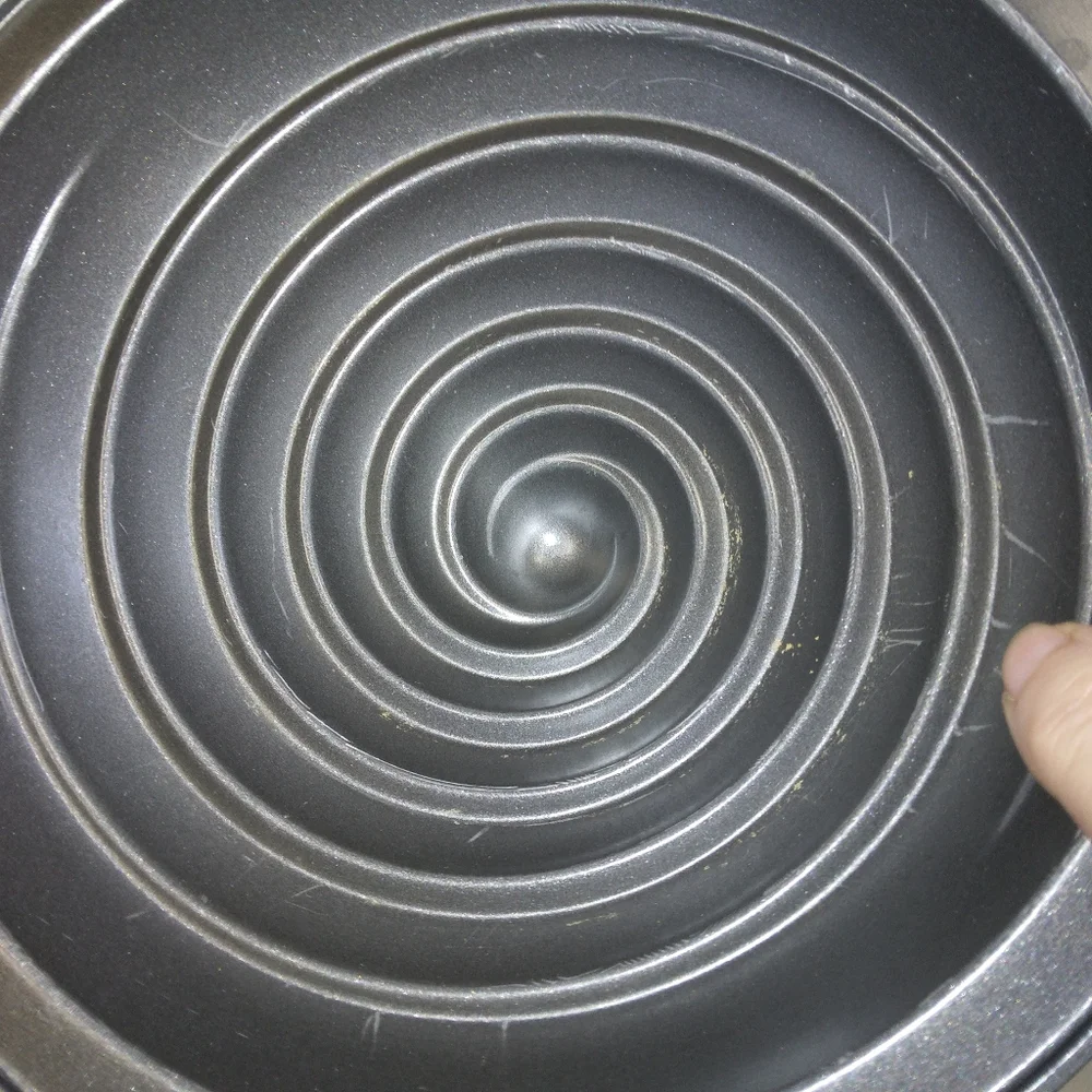 BAKING PAN Wilton Giant Cupcake Pan, good used condition